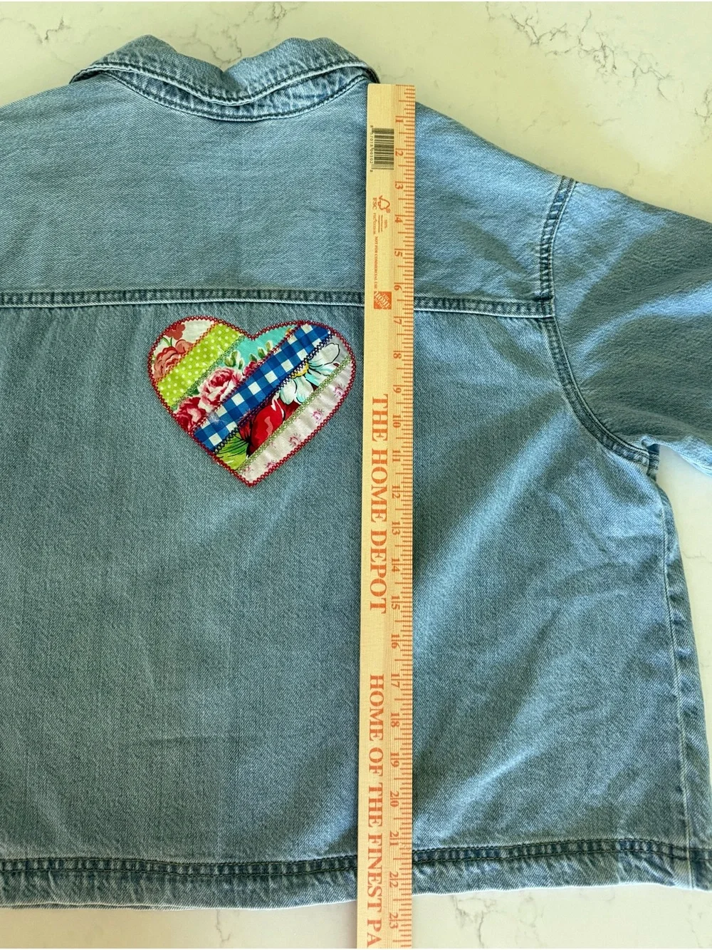 Size XL Women’s Oversized Universal Thread Denim Shirt with Patchwork Heart - Picture 8 of 8